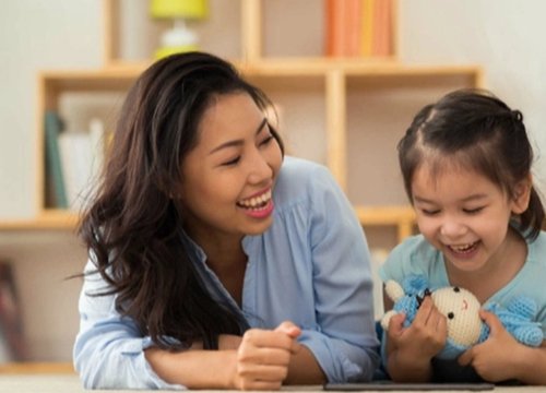Cách xử lý thông minh của một bà mẹ khi con tự ý ăn đồ trong siêu thị