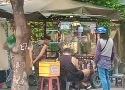 Câu chuyện vợ chồng già xúc động về xe bánh mì "thay áo mới" ở Hội An