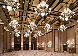 Chiêm ngưỡng vẻ đẹp khách sạn siêu sang trọng tọa lạc ngay trung tâm xứ Cảng thơm