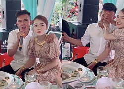 Chú rể vừa hát tặng vợ vừa khóc vì hạnh phúc: Anh lấy được em rồi!