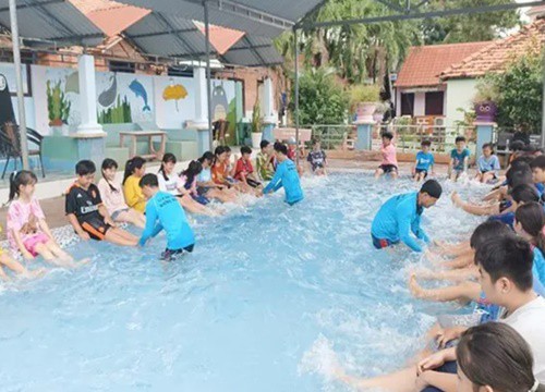 Dạy bơi và kỹ năng an toàn nước cho học sinh