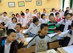 Oằn mình trong lớp học chật chội...