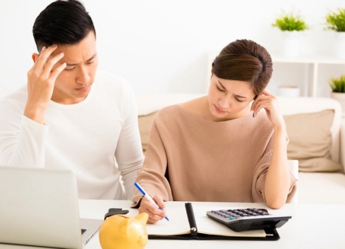 Sau lần đi chợ cùng mẹ, chồng vội đưa thêm cho vợ 3 triệu đồng mỗi tháng