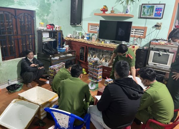Bắt sòng bạc, phát hiện ổ pháo lậu