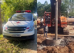 Bé trai 10 tuổi lọt xuống trụ bên tông sâu 35m: Xe cứu thương tới hiện trường