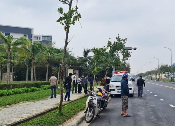 Đà Nẵng: Người đàn ông chết trong tư thế treo cổ ở trạm chờ xe buýt