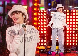 Dậy sóng biểu cảm "sợ mất mật" của J-Hope khi MC nói về nụ hôn ở sân khấu cuối năm Times Square