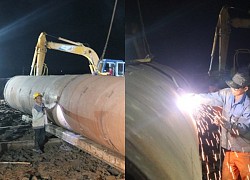 Hàn ống vách để trùm lại trụ bê-tông có cháu bé mắc kẹt