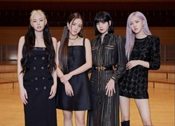 Jennie đăng ảnh hiếm hoi cùng Teddy giữa tin đồn BLACKPINK rời YG, Jisoo tự mình khẳng định sẽ solo trong năm 2023!