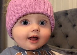 "Rụng tim" với em bé xinh như búp bê, nhìn qua chị gái chẳng kém cạnh