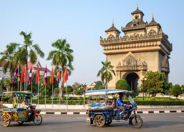 Lào điều chỉnh quy định về bảo hiểm sức khỏe cho lao động nước ngoài