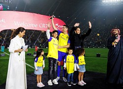 Ronaldo mặc áo số 7, ra mắt hoành tráng ở Al Nassr