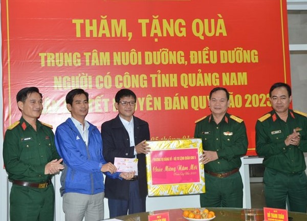 Thăm tặng quà cho các thương, bệnh binh ở Quảng Nam