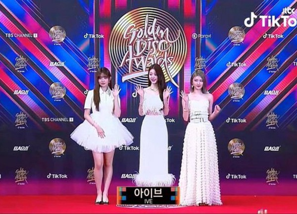 Concert BLACKPINK "đụng độ" Golden Disk Awards cùng 1 ngày: Fan Kpop tại Thái Lan quá lãi!