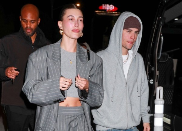 Vợ chồng Justin Bieber - Hailey Baldwin hẹn hò lãng mạn lúc tối muộn