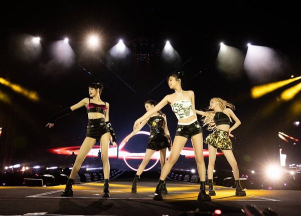 Thái Lan đúng là "sân nhà" của BLACKPINK: Fan khắp nơi đổ về, Hoàng gia ủng hộ và loạt tương tác gây sốt MXH!