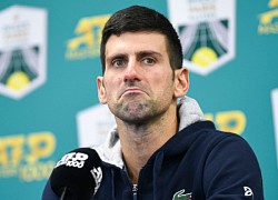 Djokovic rắc rối với chấn thương, điên tiết vì bị coi là "kẻ thù thế giới"