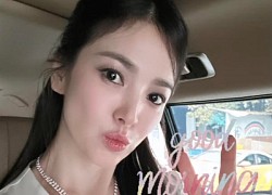 Bức ảnh trên đường đi làm của Song Kyo: Mọi sự chú ý đổ dồn vào làn da "phát sáng" của mỹ nhân 41 tuổi