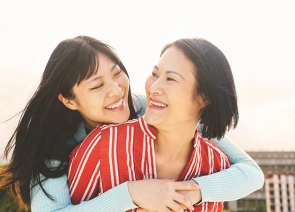 Có một người mẹ không sinh ra tôi nhưng lại chăm sóc vô điều kiện