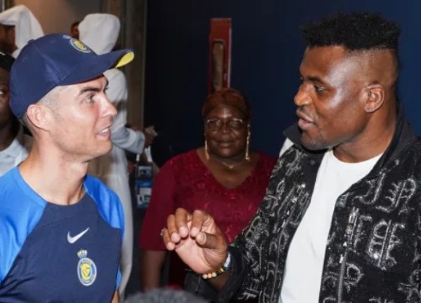 Ronaldo ủng hộ Ngannou, bố "Vua giang hồ" khiêu khích Mike Tyson