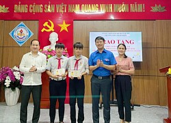 Tặng Huy hiệu &#8216;Tuổi trẻ dũng cảm&#8217; cho 2 học sinh cứu người đuối nước