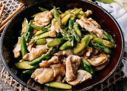 Tuyệt chiêu nấu món gà xào măng tây giòn ngon, thích hợp cho người giảm cân