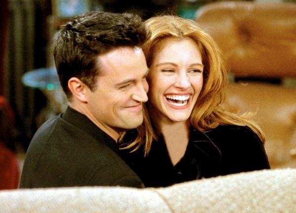 Xót xa với chuyện tình ngắn ngủi của Matthew Perry và Julia Roberts, ngày qua đời cũng là ngày sinh nhật bạn gái cũ