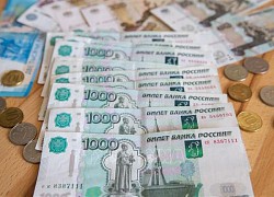 Đồng tiền Nga lại giảm giá mạnh, hơn 100 ruble mới đổi được 1 USD