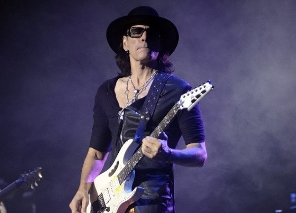 'Huyền thoại guitar' Steve Vai lần đầu đến Việt Nam biểu diễn