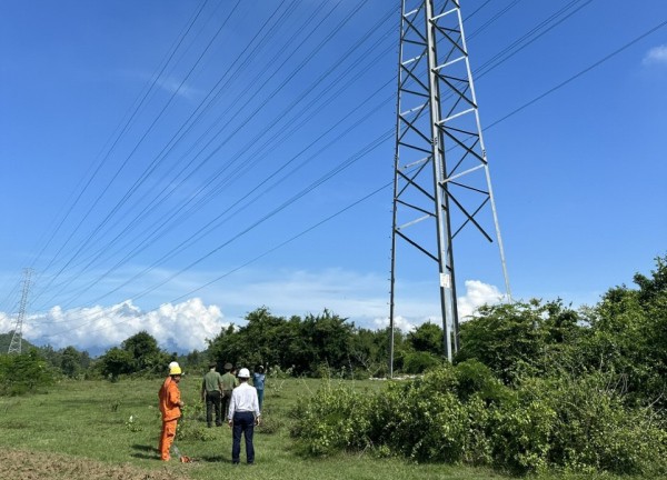 Khánh Hòa: Hàng loạt thanh giằng cột điện của công ty điện lực bị mất cắp