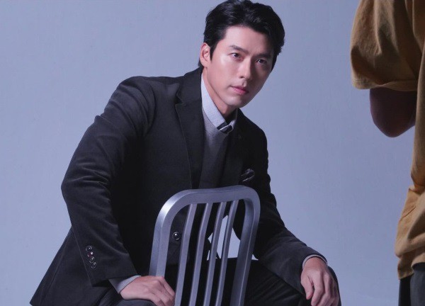 "Ông chú" Hyun Bin gây sốt với loạt ảnh hậu trường, chứng minh đẳng cấp tài tử hàng đầu xứ Hàn