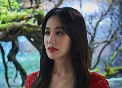 Diễn viên Uhm Jung Hwa chinh phục khán giả với diễn xuất linh hoạt, hài hước ở tuổi U60