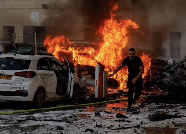 Israel tuyên bố tình trạng chiến tranh sau cuộc tấn công bất ngờ của Hamas