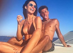 Bạn gái cũ của Dele Alli thả rông vòng một trong khi khoe súng