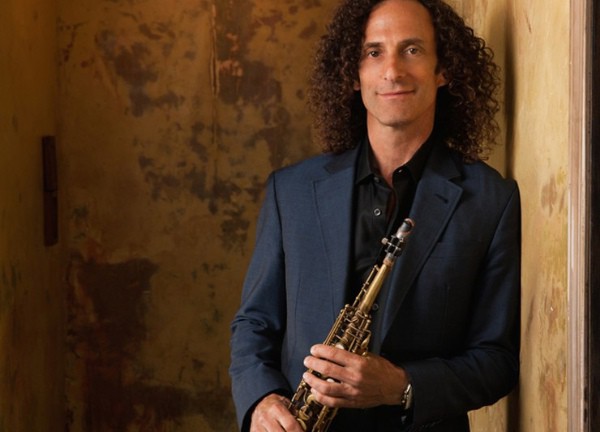 Huyền thoại saxophone Kenny G xúc động khi trở lại Việt Nam biểu diễn