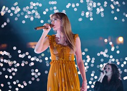 Ảnh hot nhất hôm nay: Taylor Swift và Beyoncé thân thiết tại họp báo ra mắt phim The Eras Tour, bất chấp 2 fandom "chiến" nhau dữ dội!