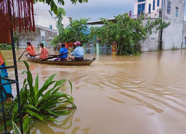 Quảng Nam: Mưa lớn gây chia cắt nhiều nơi, 2 thủy điện điều tiết xả lũ