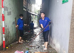 Thanh niên lăn xả vào vùng rốn lũ giúp dân