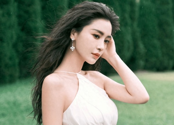 Angelababy cầu cứu chồng cũ, rục rịch bán biệt thự giữa "bão" tẩy chay