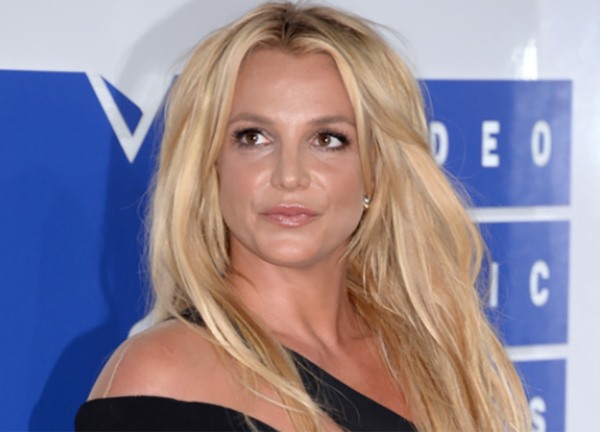 Britney Spears là người nổi tiếng sở hữu hồi ký bán chạy nhất lịch sử