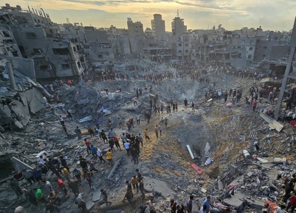 Israel tấn công trại tị nạn ở Gaza, Hamas tuyên bố sớm thả thêm con tin