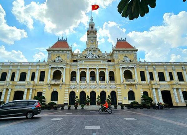 TP.HCM rà soát người nhà cùng làm lãnh đạo