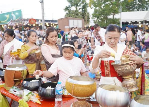 Boun Thatluang - Lễ hội Phật giáo lớn nhất trong năm của Lào