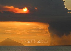 Núi lửa Anak Krakatau tại Indonesia phun trào