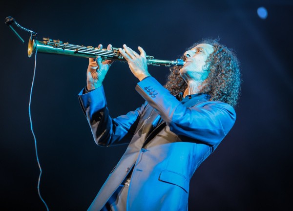 Kenny G chinh phục hàng triệu người nhờ kỹ thuật chơi saxophone không hoa mỹ