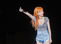 Đáng yêu như HyunA: Đi diễn ở TP.HCM về "lì xì" tiền Việt cho fan Hàn