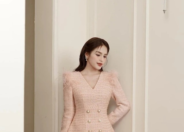 Đây là thời điểm thích hợp để nàng sắm váy áo làm từ chất liệu dạ tweed