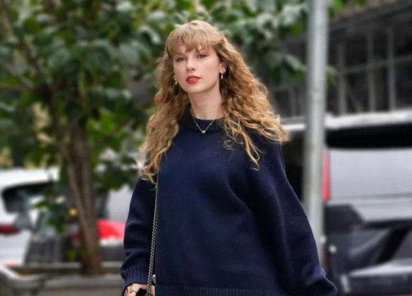 Ngắm cách Taylor Swift phối đồ với boots cao cổ, hẳn chị em liền muốn sắm ngay 1 đôi để diện mùa đông năm nay