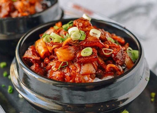 Ngày mát trời làm món thịt ba chỉ xào kim chi chua cay, chồng con khen không ngớt