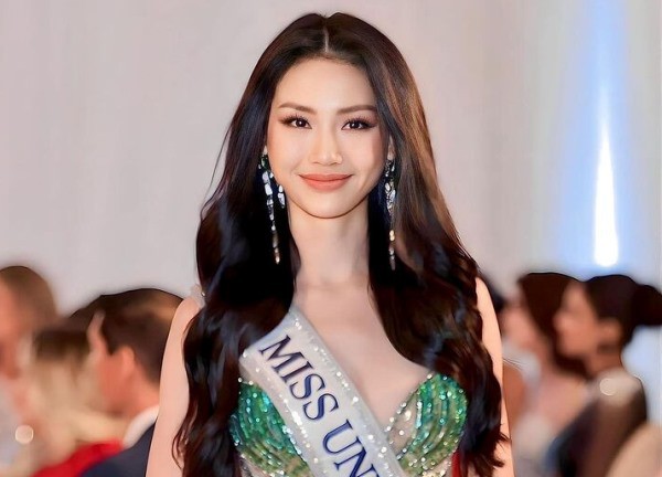 Bùi Quỳnh Hoa tự tin giao lưu bằng 3 thứ tiếng ở Miss Universe 2023